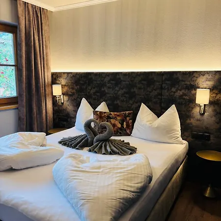 Dahuam In Mit Balkoniterrasse جيرلوس